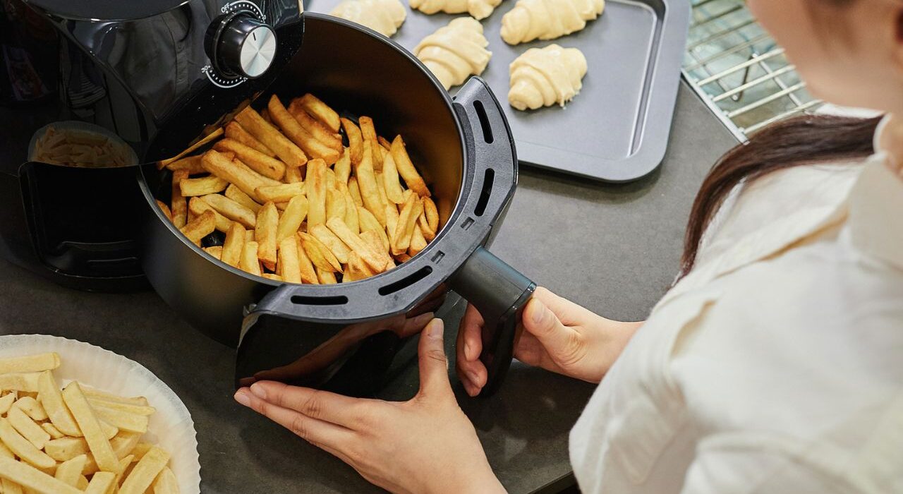 Fry Me To The Moon – 5 Ways That an Air Fryer Will Revolutionise Your Life in the Kitchen